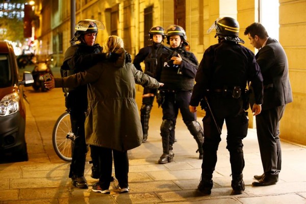 Un policía muerto y dos heridos graves por un tiroteo en París