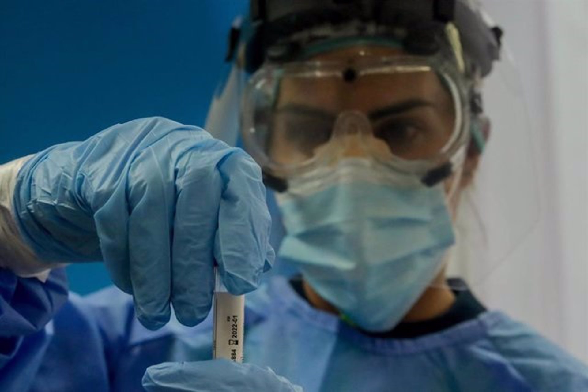 España registra 7.026 nuevos casos de covid, 320 muertes y la incidencia se incrementa hasta los 132