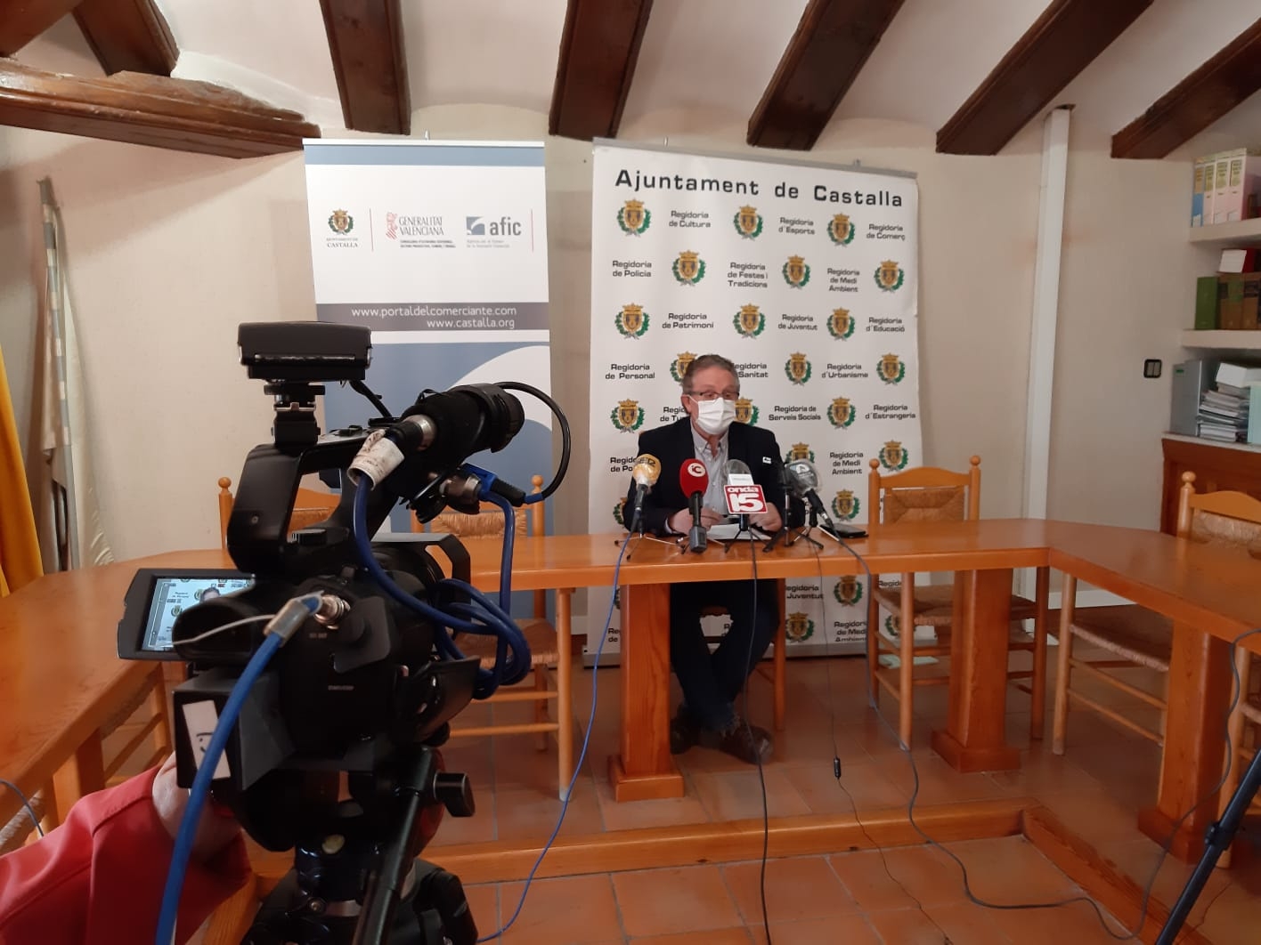 La jueza archiva la causa contra el alcalde de
Castalla en varios litigios de tráfico denunciados por un policía local
