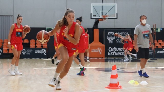 Quince jugadores y dos técnicos de L'Alqueria del Basket, convocados con la selección española
