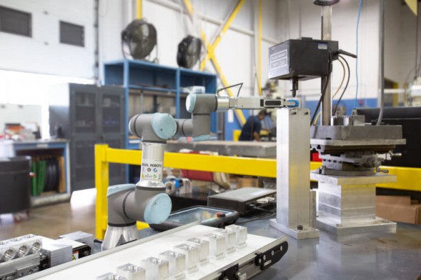 CFZ Cobots avanza en la robótica colaborativa con un proyecto emprendedor nacido en Elche