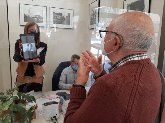 Almussafes renueva y amplía el programa de interpretación para las personas sordas