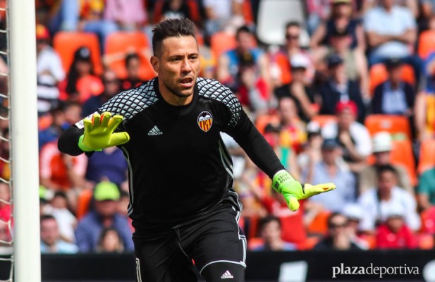El Valencia viaja a Málaga con ocho futbolistas al borde la suspensión