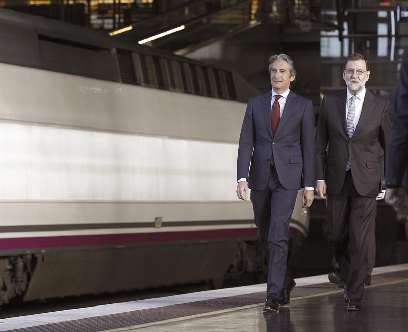 Rajoy anuncia una inversión de 500 millones de euros para comprar quince trenes de alta velocidad