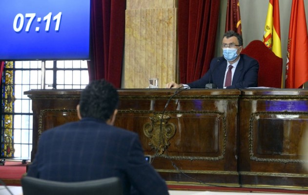 El PP y Ballesta reman para salvar la moción... mientras Ciudadanos blinda a sus concejales