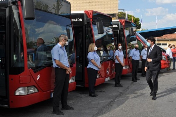 Alicante aprueba la instalación de mamparas en los autobuses urbanos para proteger a los conductores