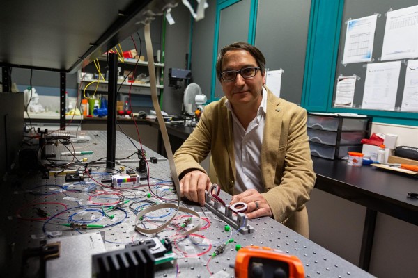 Investigadores de la UJI participan en el desarrollo de un sistema para monitorizar fibra óptica con alta resolución espacial