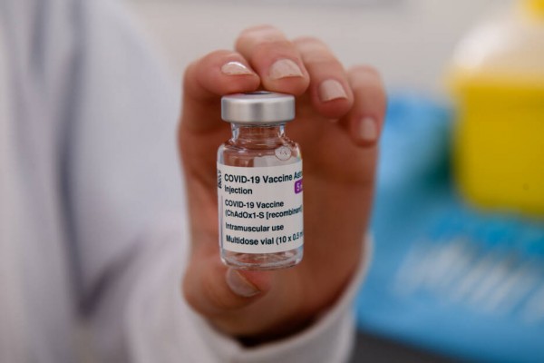 Sanidad autoriza la vacunación con AstraZeneca hasta los 65 años