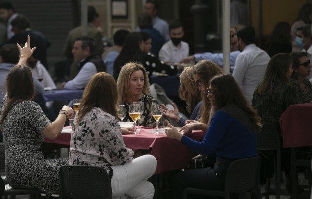Sanidad notifica 16.471 nuevos casos y 633 muertes durante el puente