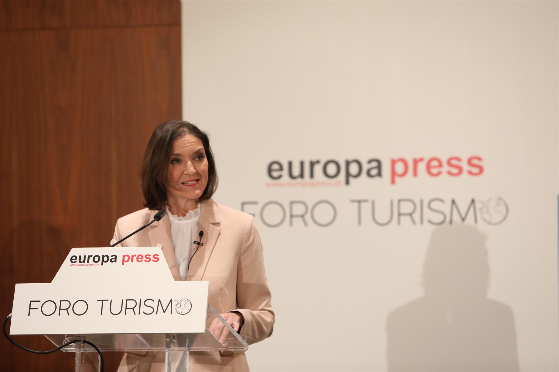 Maroto confía en que en octubre se puedan reanudar los viajes del Imserso