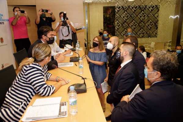 Vox pide dedicar el 8M a víctimas de la covid y PP y Cs, estabilidad institucional en el pleno de Alicante
