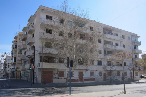 Alicante adjudica la demolición de un edificio en ruina de Nou Alcolecha por 302.000 euros