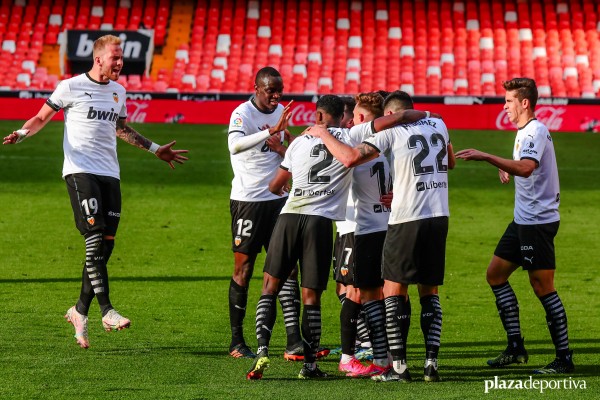 (2-1) El Valencia se confía y acaba pidiendo la hora contra el Granada