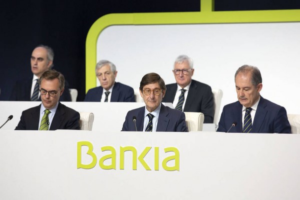 Bankia reúne el martes a sus accionistas a falta del cierre de su fusión
