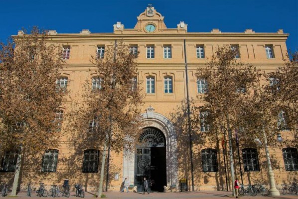 València reabre el lunes el registro y el padrón de Tabacalera
