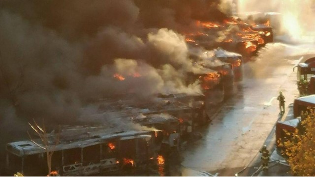 Sindicatos denuncian a la EMT en la Inspección de Trabajo por falta de información sobre el incendio