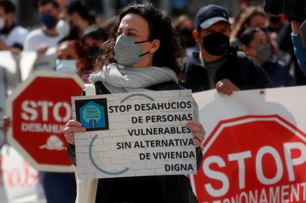 Varios colectivos piden en València una ley que garantice la vivienda digna
