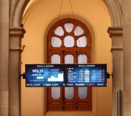 El Ibex 35 pierde un 1,75% en la semana y se queda por debajo de los 8.500 puntos