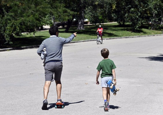 El 81% de las madres y padres españoles se sienten juzgados por cómo crían a sus hijos