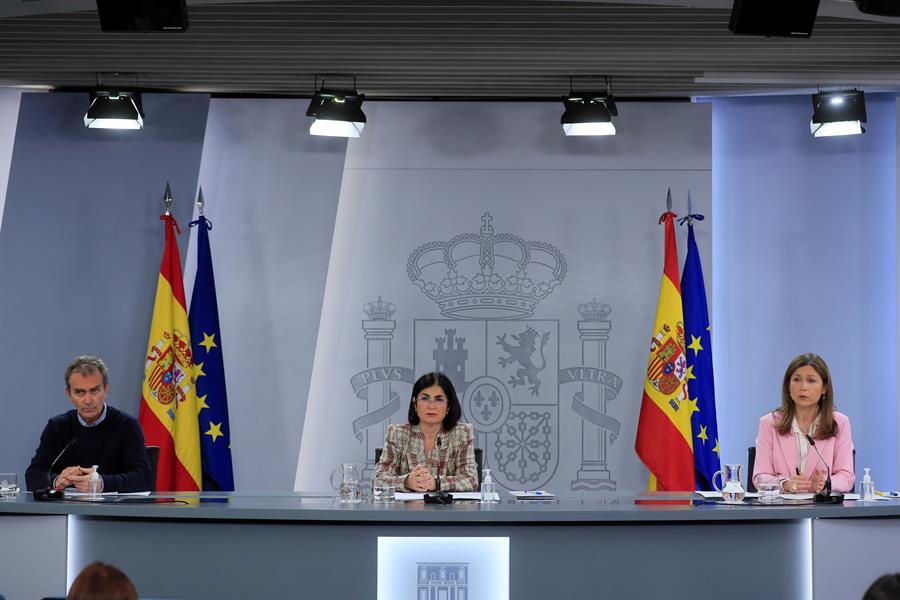 Vuelve la vacunación con AstraZeneca pero se revisará a qué grupos se administra