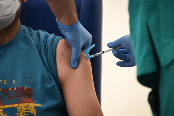 España roza los seis millones de dosis administradas contra la covid-19