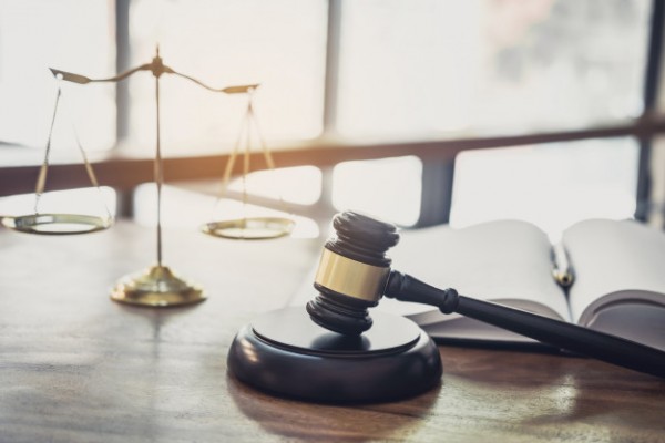 Despolitizar la justicia