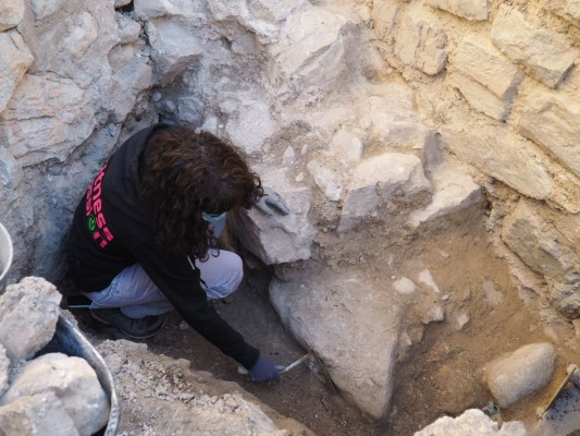 Las obras de un hotel sacan a la luz el adarve de la muralla de la Vila Joiosa del siglo XVI