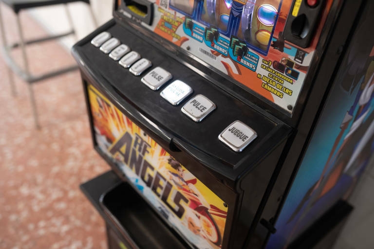 El TSJCV mantiene el cierre de los salones de juego pero permitirá usar las recreativas en hostelería