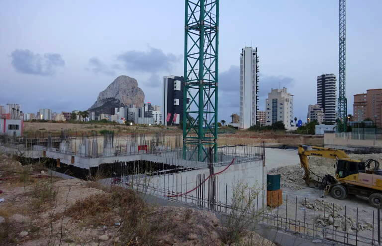 Obras de una promoción en Calp, en una imagen de 2020. Foto: A.S. - 