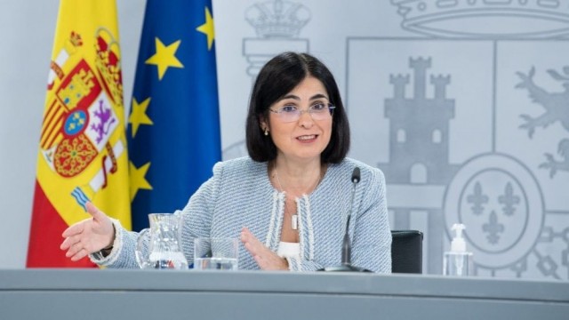 Darias espera luz verde de la Agencia Europea hoy para reanudar la vacunación con AstraZeneca