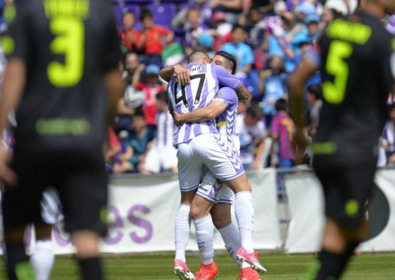El Elche se conforma y lo paga encajando el gol de la derrota en el minuto 87