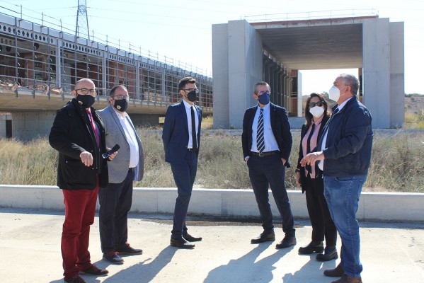 Novelda y el Consell estudian un uso de futuro para el inacabado Instituto Tecnológico del Mármol