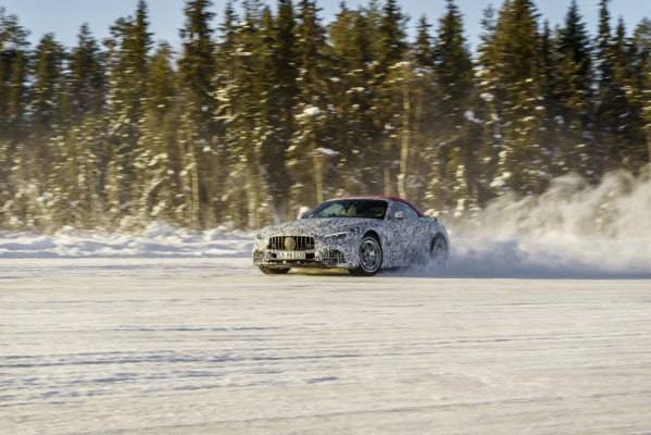 El próximo Mercedes-AMG SL en su último test de desarrollo en condiciones invernales