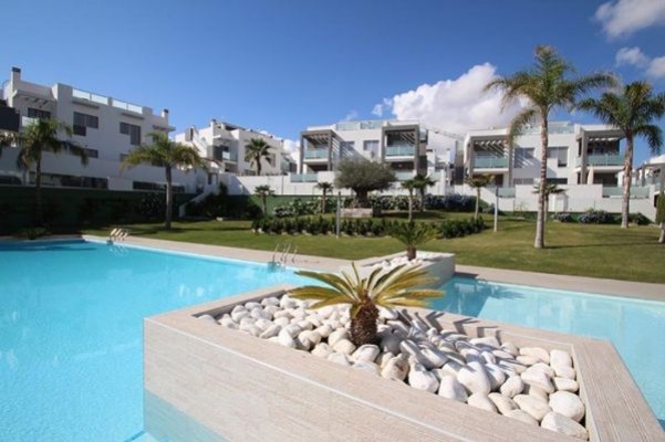 Una promotora indemnizará con 4,5 millones a unos vecinos de Torrevieja
