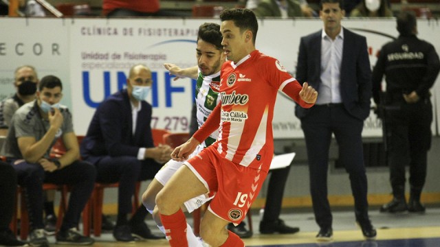 El Jimbee parece caerse en la Liga cuando se acerca la Copa (5-1)