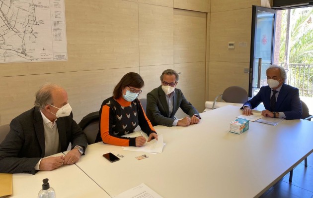 El Ayuntamiento de València firma la cesión de dos parcelas a Casa Caridad