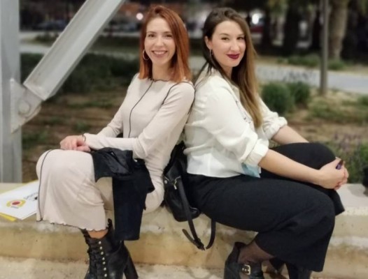 Las creadoras de Vívela, de la UMH, patentan un soporte para su proyecto de maletas sostenibles 