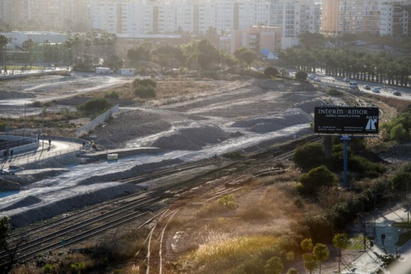 Adif inicia el desvío de trenes en el Puerto de Alicante: media hora para virar la marcha