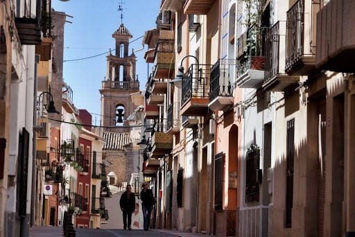 Finestrat actualiza los criterios de estética de los edificios del casco urbano