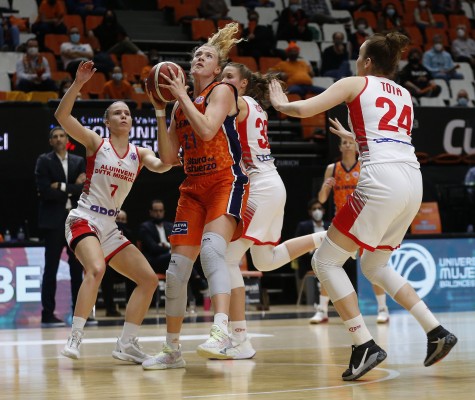Valencia Basket arrolla en la segunda parte a Miskolc y avanza a cuartos