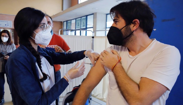 La suspensión de la AstraZeneca afecta a 21.000 murcianos: Salud no detecta ningún efecto adverso