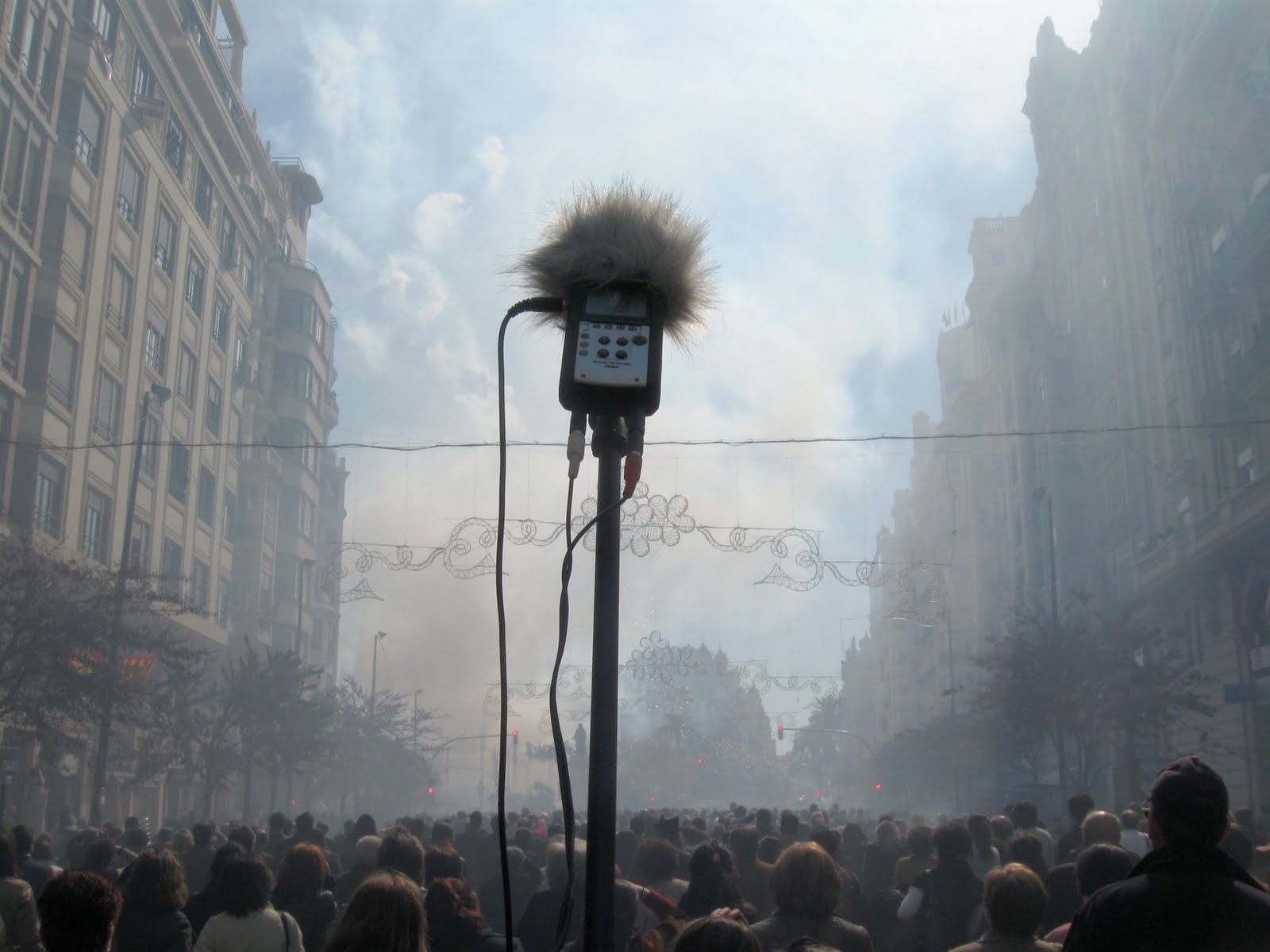 Edu Comelles propone una experiencia immersiva para celebrar las Fallas desde la escucha
