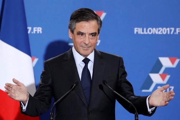 Fillon pide el voto a favor de Macron y contra el 