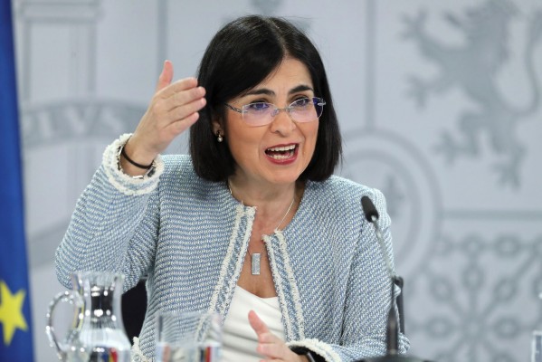 España suspende temporalmente la administración de la vacuna de AstraZeneca