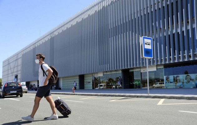 El número de pasajeros en el aeropuerto de Corvera cae en picado en febrero: descenso interanual del 98%