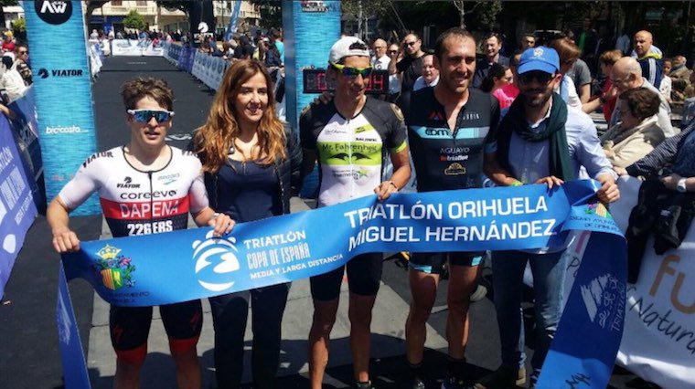 Gustavo Rodríguez y Anna Noguera vencen en el Triatlón de Orihuela
