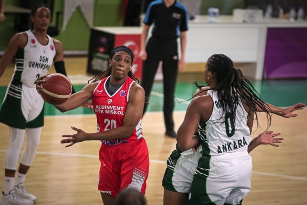 Hayes y Medgyessy, motores del rival del Valencia en octavos de la Eurocup