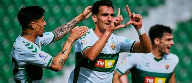 El Elche entra fuera del descenso en el último tercio de la Liga
