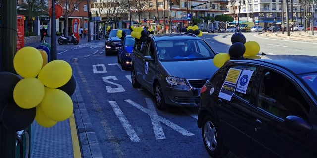 Caravana de interinos: hacen sonar el claxon en Murcia para reclamar su contratación fija 
