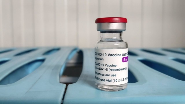 La Comunitat no detecta reacciones adversas en las dosis inoculadas del lote paralizado de AstraZeneca